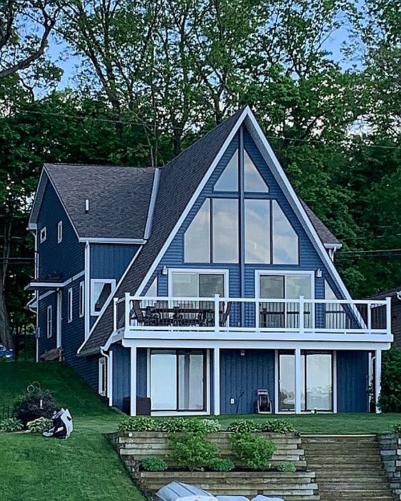 2nd image of 825 Lakeview Dr