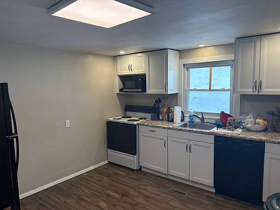 3rd image of 616 Pearl Ave
