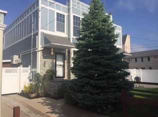 341 Beach 42nd St, Far Rockaway, NY 11691