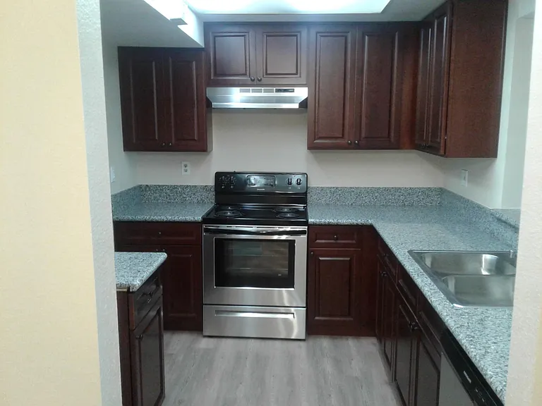 726 E Workman St — Photo 4