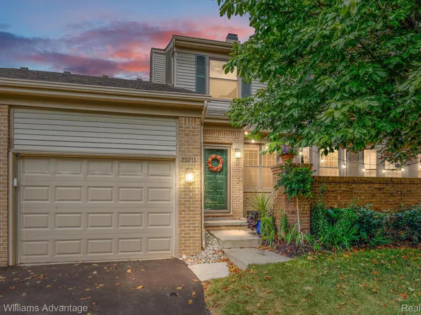 29311 Regents Pointe, Farmington, MI 48331