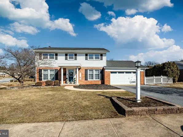1205 Peachwood Dr, Sinking Spring, PA 19608