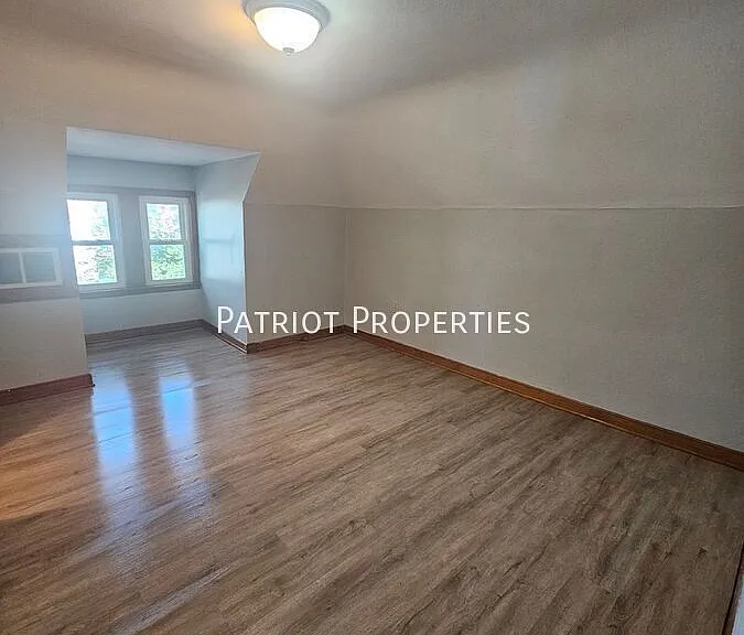 603 1/2 N Superior Ave — Photo 60