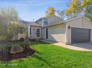 101 E Sunset Dr, Lakemoor, IL 60051