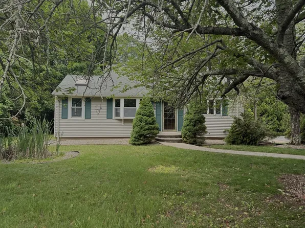 68 Davis Rd, Westport, MA 02790