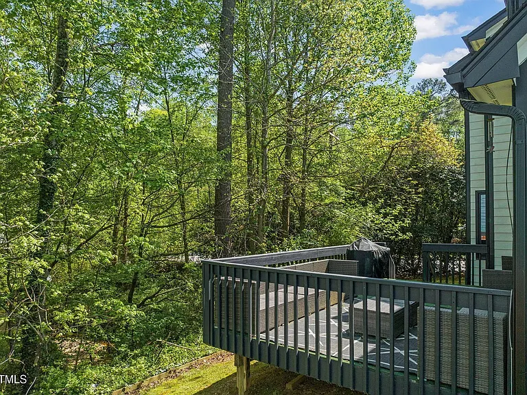 8100 Knebworth Ct — Photo 32