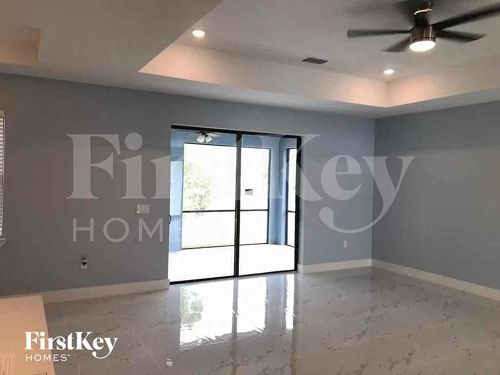 4 bed, 2.0 bath, 1946 sqft, $1,840 — Photo 2