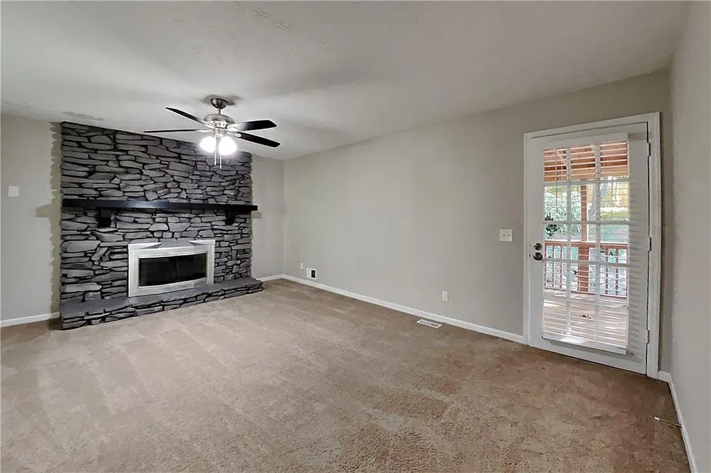 5 bed, 4.0 bath, 3067 sqft, $3,025 — Photo 2