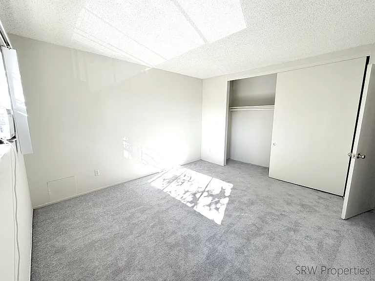 5000 Woodman Ave #14 — Photo 14