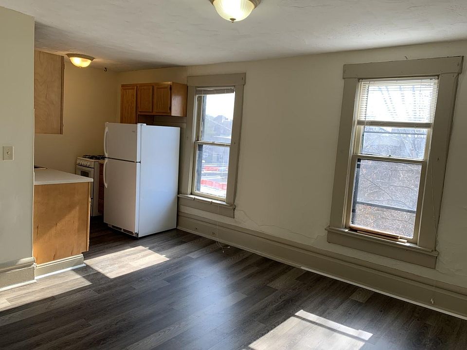 1st image of 255 W Hubbard Ave APT 3