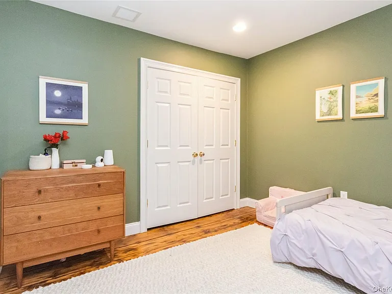 120 Verplanck Ave — Photo 23