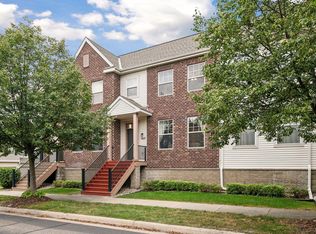 903 Braunworth Ct, Chaska, MN 55318