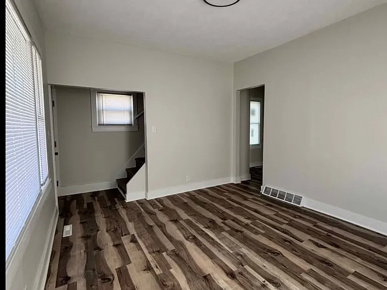 422 N Nye Ave — Photo 4