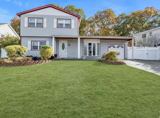 30 Ricky Rd, Lake Ronkonkoma, NY 11779