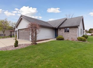 1905 Saint George Ln #1905, Janesville, WI 53545