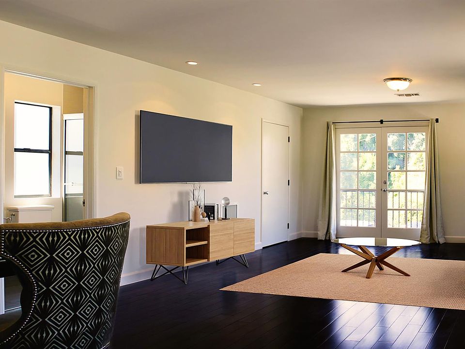 1st image of 5318 Rosewood Ave #1