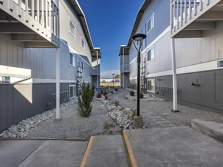 The Lakes Apartments — Photo 23