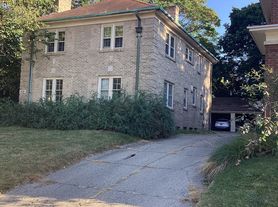 1024 Lake Dr SE, Grand Rapids, MI