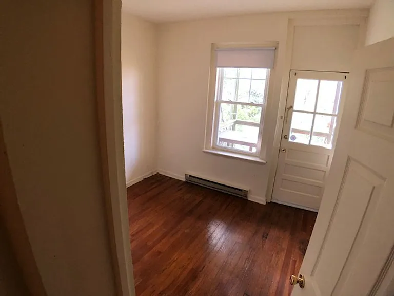 1910 Sulgrave Ave — Photo 14