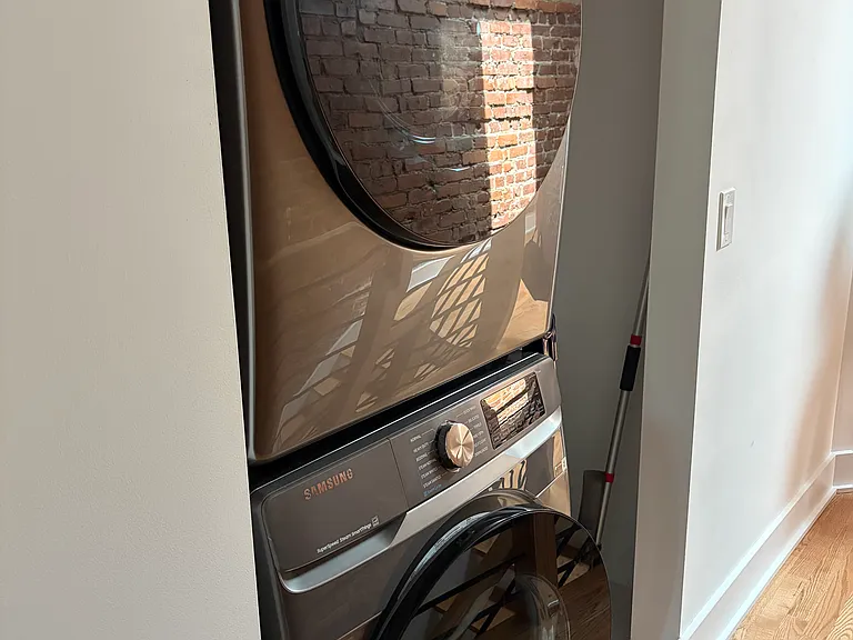 washer/dryer included