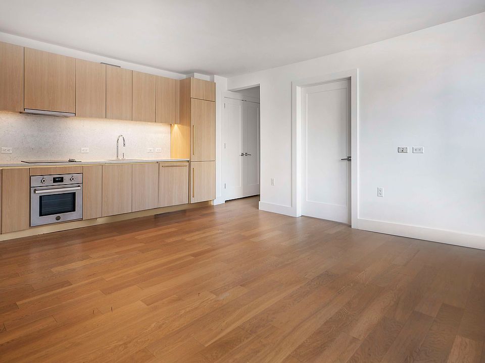 1st image of 250 W 19th St #4L*