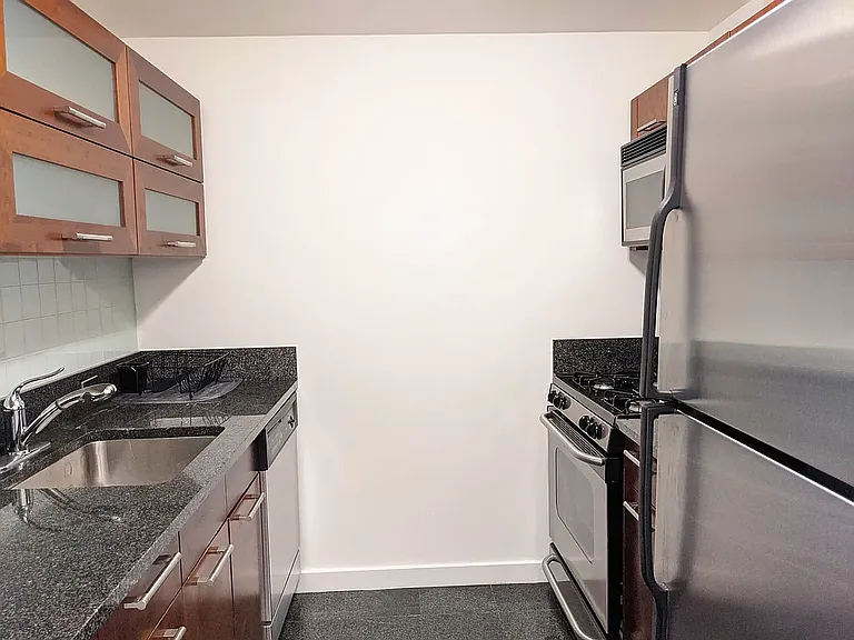 121 E 23rd St #3F — Photo 3