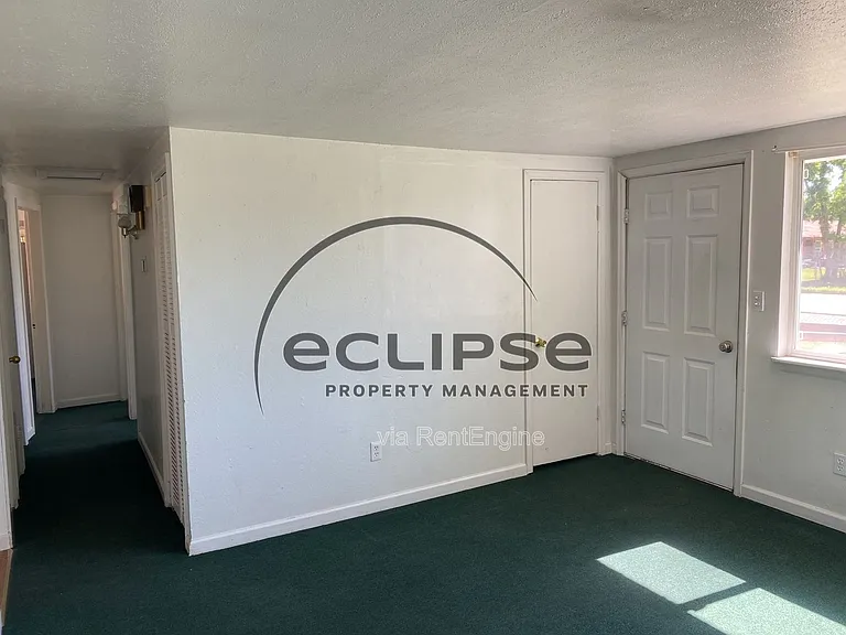 1005 Denver Ave — Photo 7