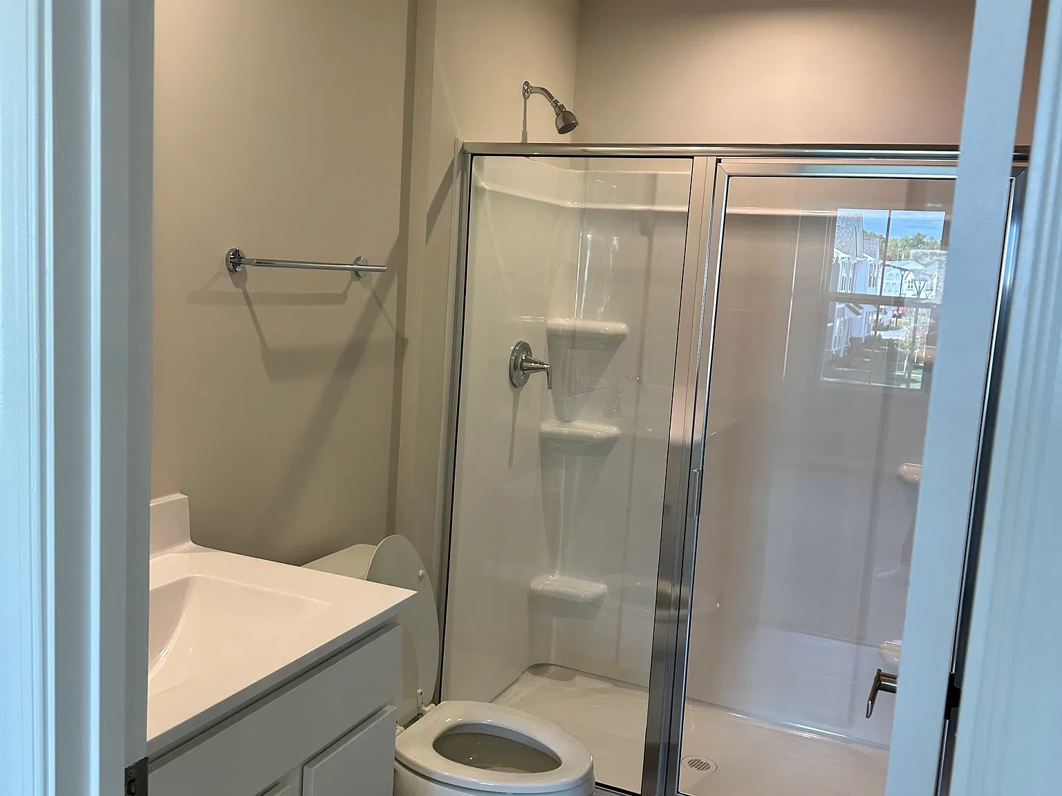 3 bed, 1102 sqft, $2,090 — Photo 3