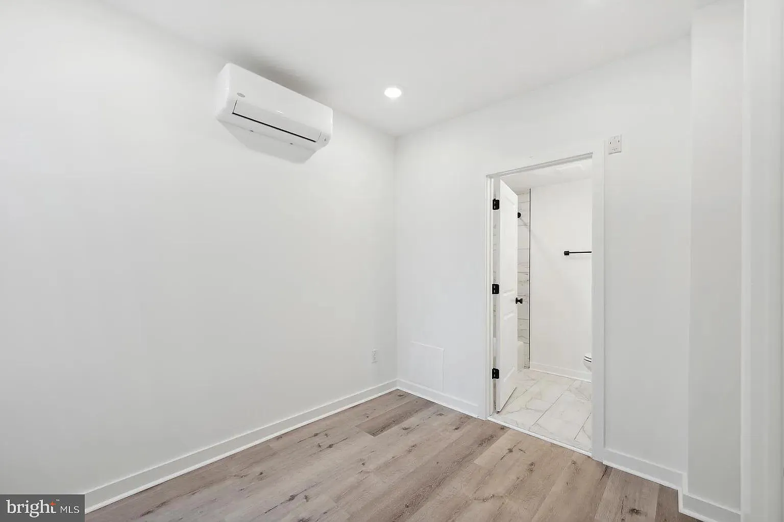 1 bed, 1.0 bath, 1000 sqft, $1,200 — Photo 2