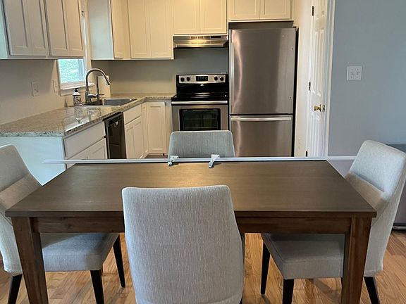 5th image of 204 McGregor Dr