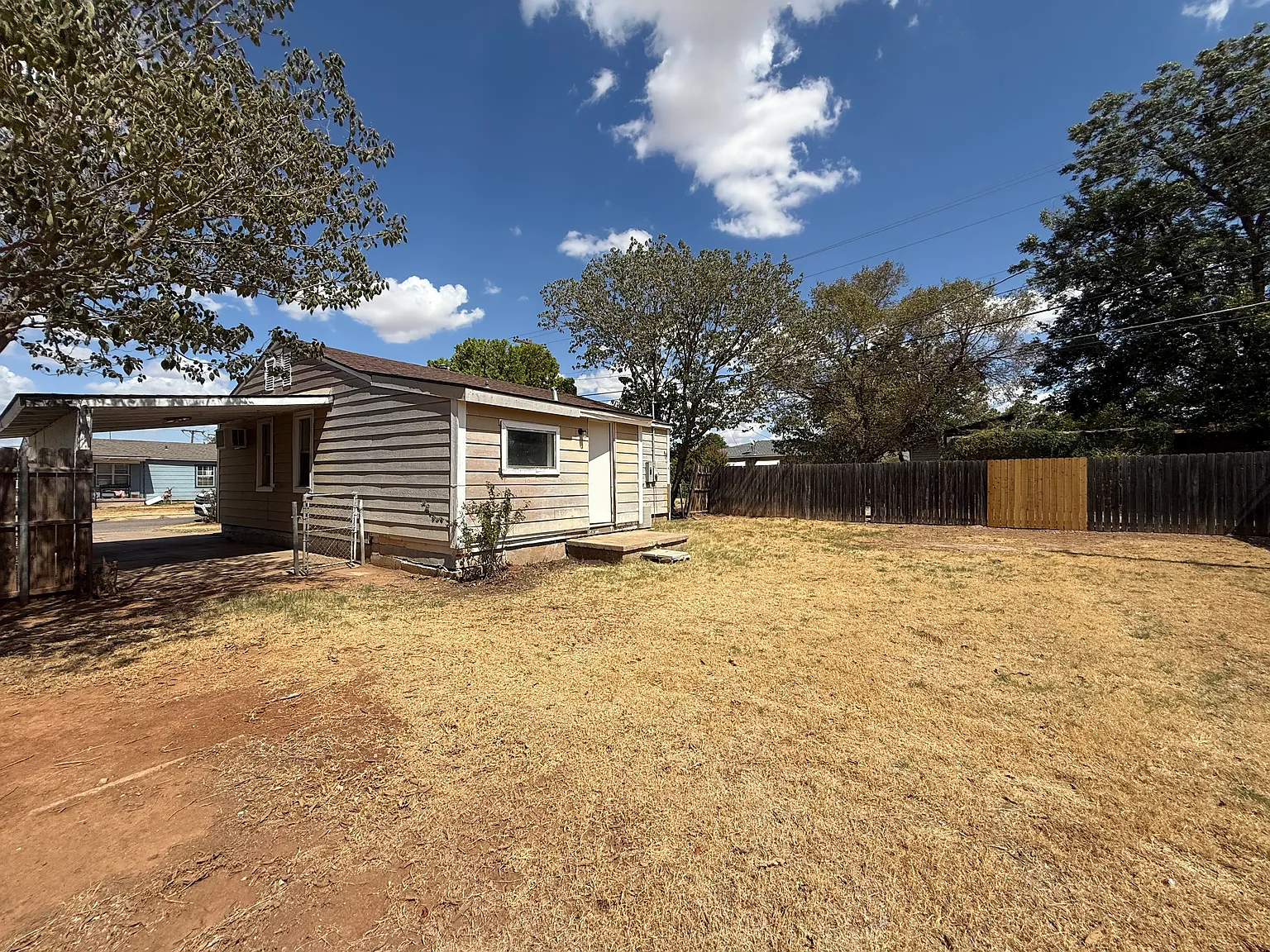 3 bed, 900 sqft, $1,000 — Photo 3