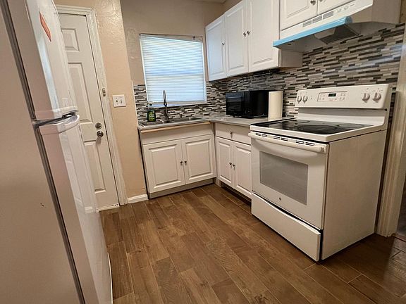 4th image of 2415 Coleman Ct