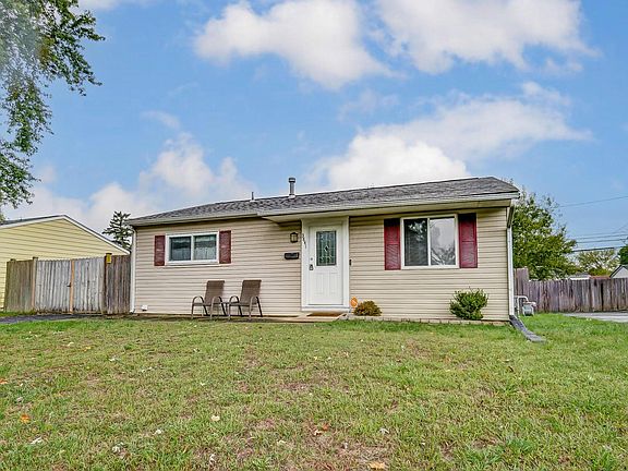 3rd image of 3841 Clearwater Dr