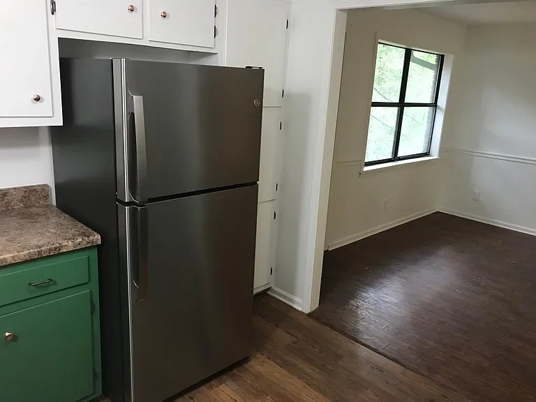 Kitchen - looking toward breakfast area.