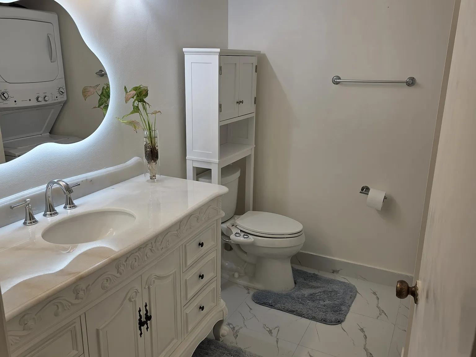 1 bed, 981 sqft, $1,900 — Photo 2