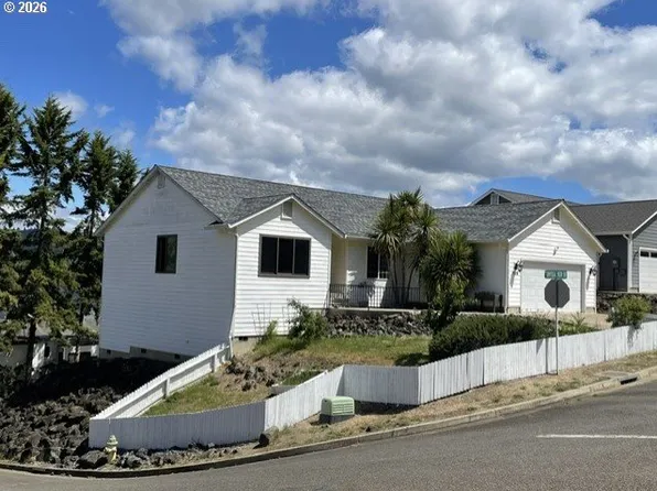 106 Umpqua View Dr, Roseburg, OR 97471