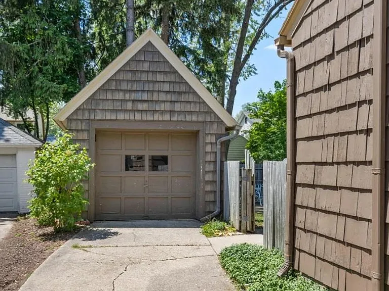 957 Maxwell Ave SE — Photo 4