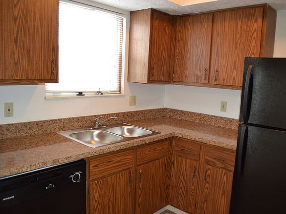 4th image of 630 Arborway Ct