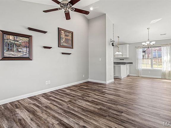 5th image of 70 Pecan Tree Ln