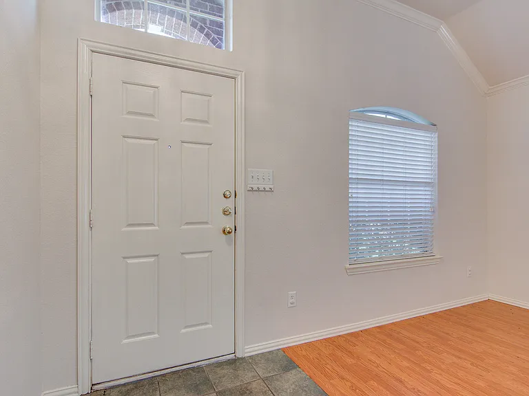 1133 Hillwood Dr — Photo 17