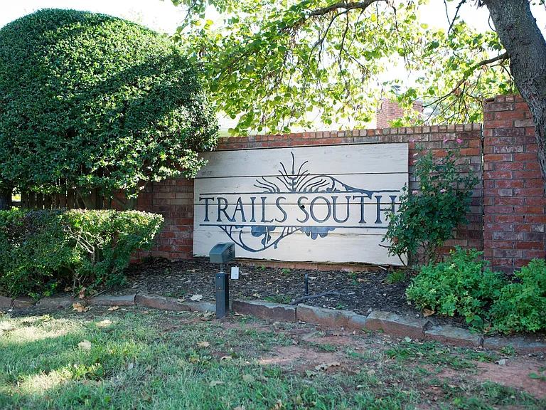 Neighborhood Entry