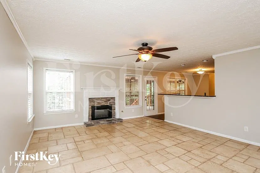4 bed, 2.5 bath, 4188 sqft, $3,965 — Photo 3