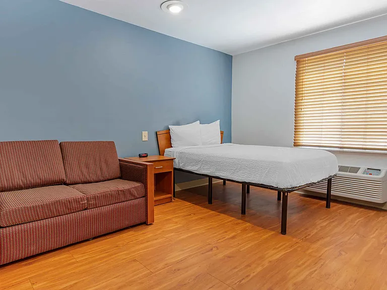 Deluxe Studio - 1 Full Bed