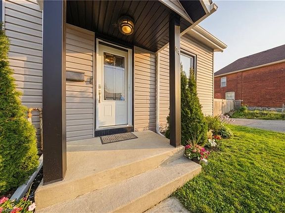 5th image of 64 Richardson St