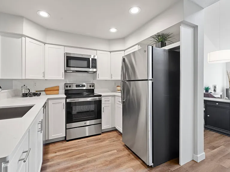 Water's Edge Townhomes — Photo 37