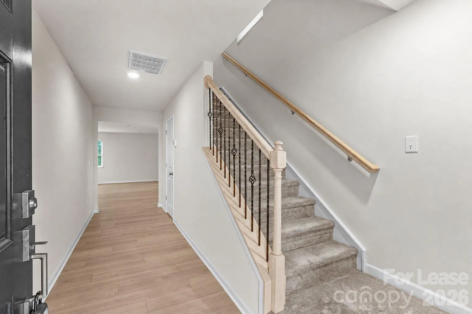 4 bed, 2.5 bath, 2039 sqft, $2,000 — Photo 4