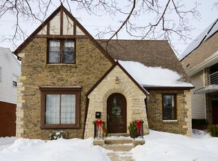 5745 N Argyle Ave, Glendale, WI 53209
