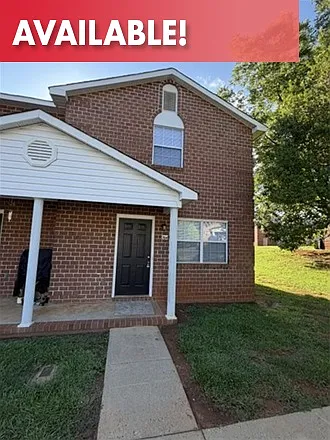 704 Fieldcrest Cir — Photo 1