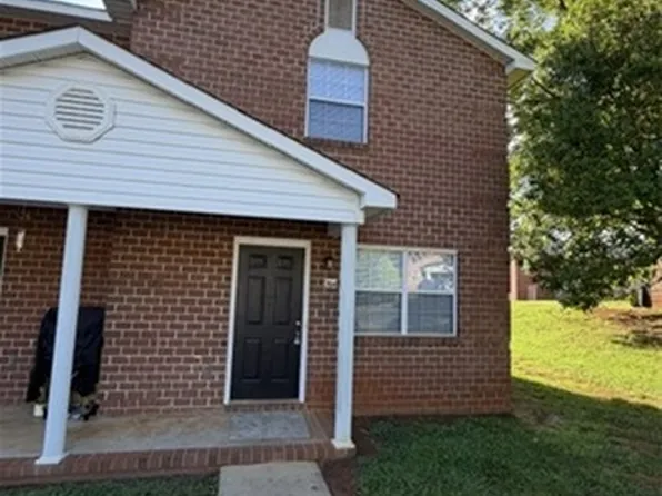 704 Fieldcrest Cir, Stanley, NC 28164