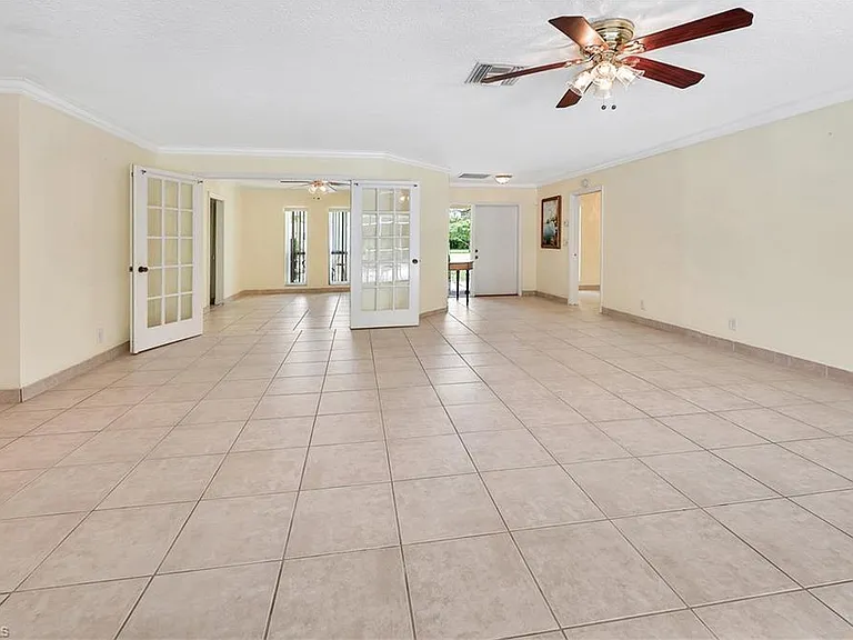 639 S Pompano Dr — Photo 36